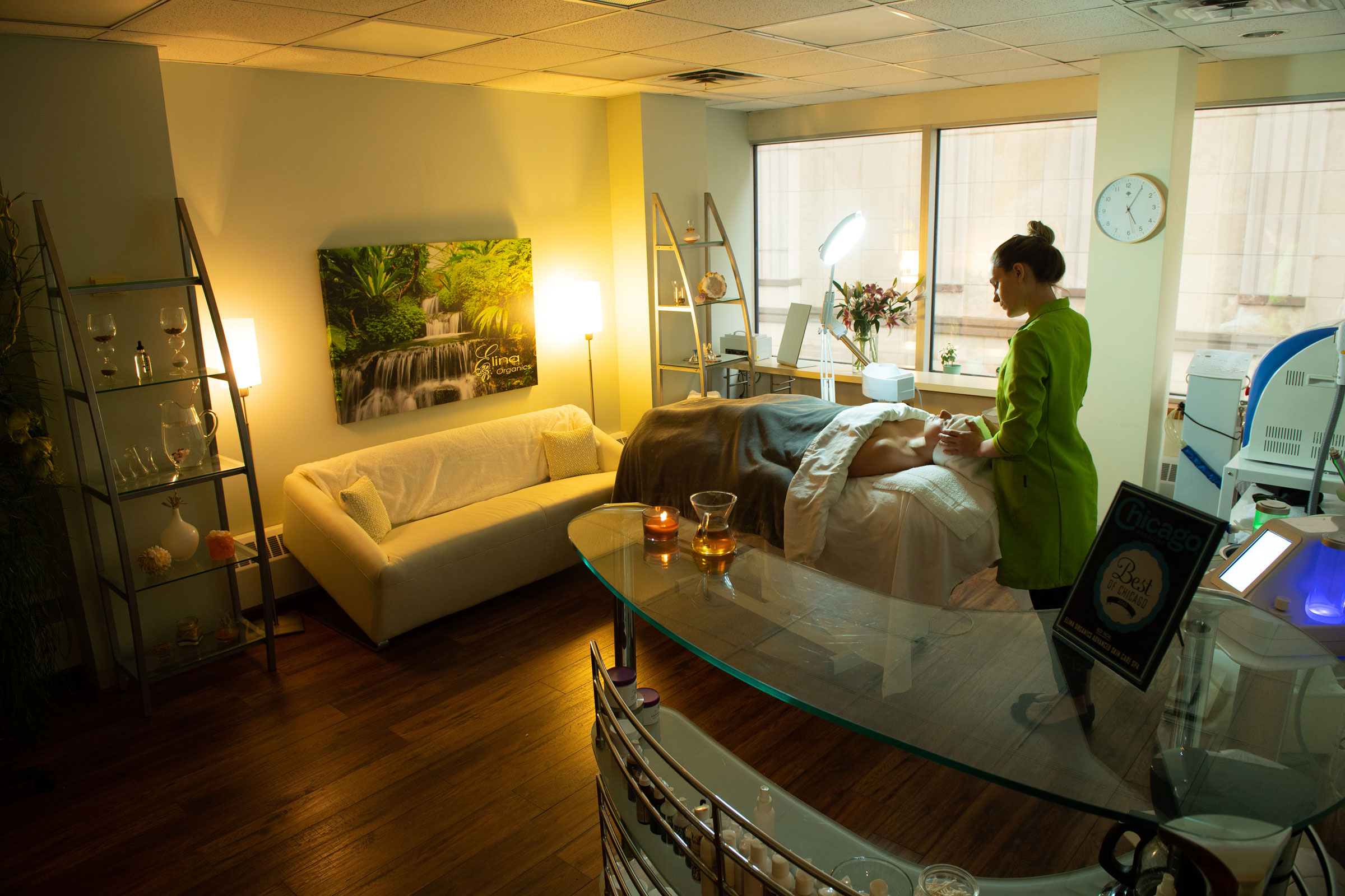 Branding-Photography-Elina-Organic-Spa-Treatment-Room-Overview-During-Session-Dan-Merlo-Photogarphy